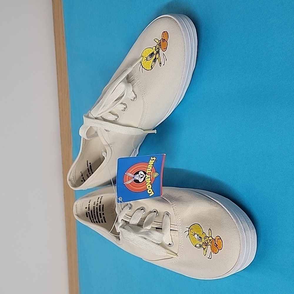 NWT Vintage 2000 Looney Tunes Tweety Bird White Canvas Shoes Size 9